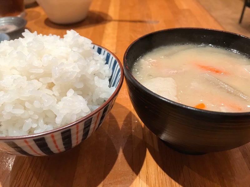 とんかつ檍(あおき)で肉厚な肩ロースかつとカレールー食べたよ／横浜・馬車道