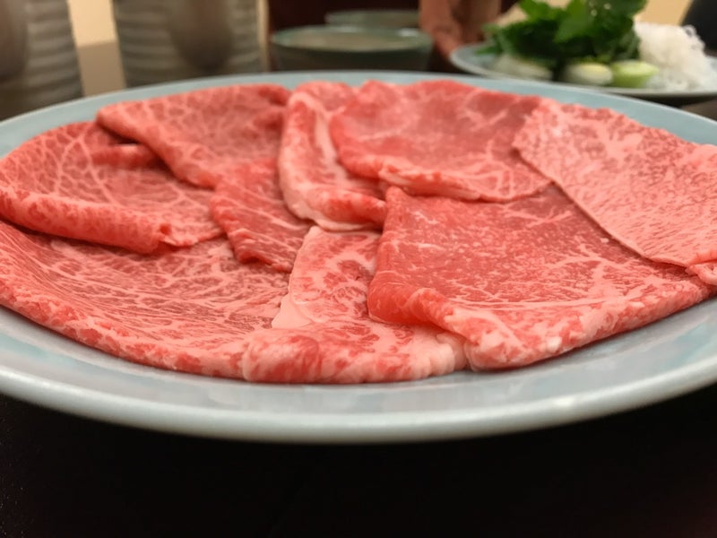 老舗牛鍋屋の荒井屋で常陸牛の霜降り肉すき焼き食べたよ／横浜万国橋店