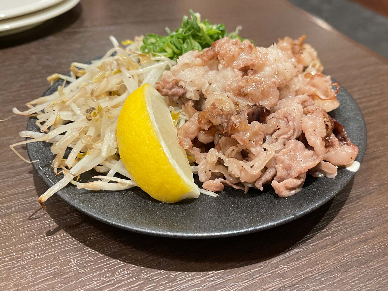 広島の味を横浜で！「電光石火」のお好み焼き・牛コウネの炙り・赤ウインナー食べた／桜木町コレットマーレ