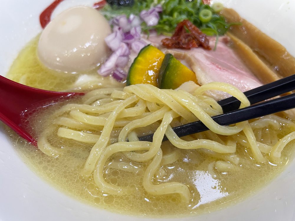 麺や魁星(さきがけぼし)で白トリュフオイルをかけた特製コク塩ラーメン食べたよ／横浜吉田町