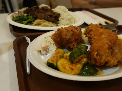 アラモアナショッピングセンターのフードコートでフライドチキン食べたよ／ハワイアラモアナ