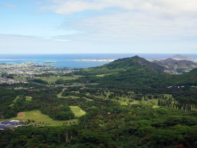 オアフ島随一の展望スポット「ヌウアヌ・パリ展望台」カネオヘやカイルアの景色を一望／ハワイ