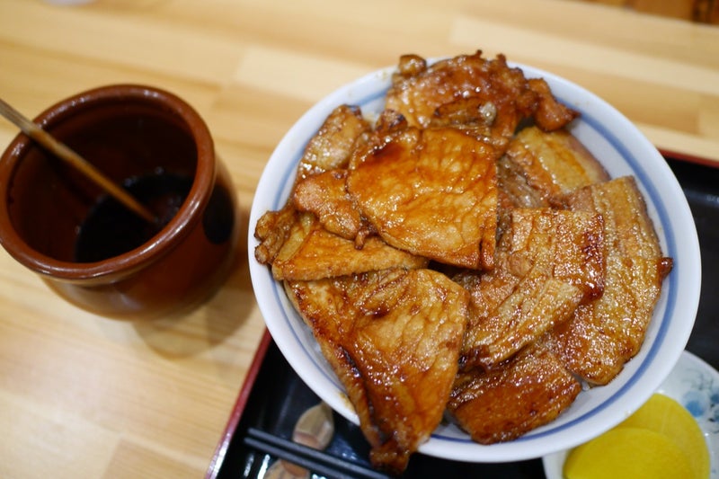 「ぶた丼のとん田」で豚バラ肉を使ったバラぶた丼食べたよ／北海道帯広