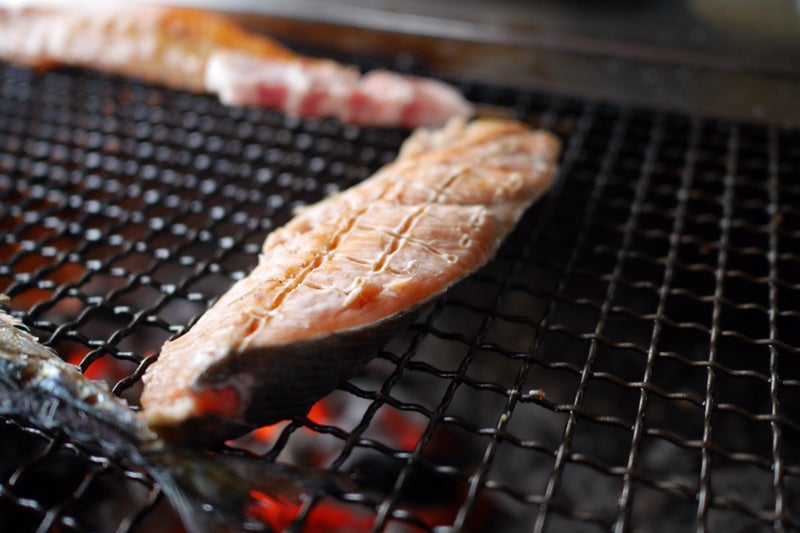 喰い処「鮭番屋」でサンマの塩焼きと鮭ハラス焼きとホタテイクラ丼を食べたよ／北海道釧路