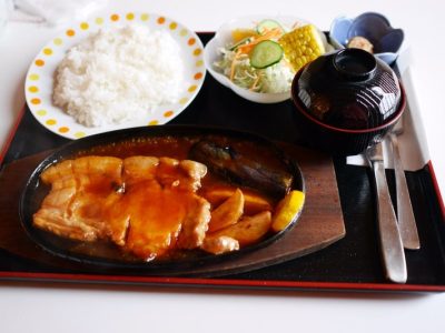 セルフの定食屋さん「レストランカントリー」でポークチャップと豚丼食べたよ／北海道標茶町