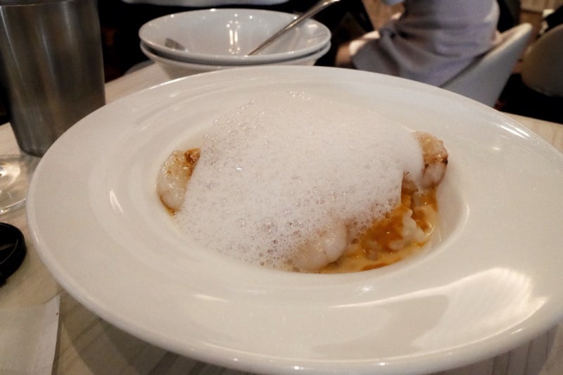 「俺のフレンチ」で生ハムと鮮魚カルパッチョと鴨肉のコンフィ食べたよ／横浜