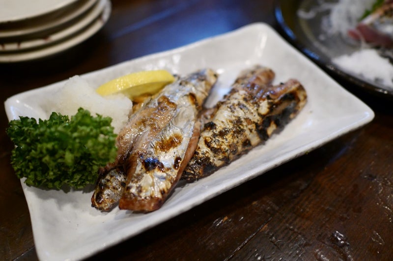 「一本釣り」で塩かつおとカツオのはらんぼと川エビの素揚げ食べたよ／高知・はりまや橋駅