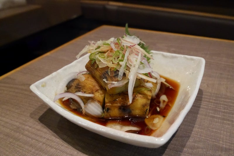 「明神丸」で塩かつおたたき藁焼きと米ナスの藁焼きたたき食べたよ／高知・帯屋町