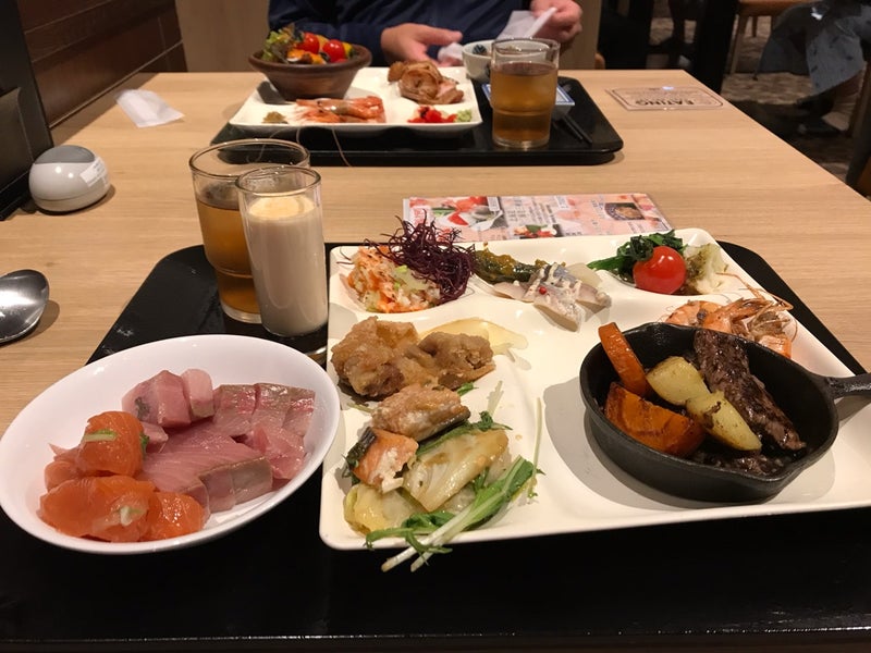 KIKI知床ナチュラルリゾートの夕食ビュッフェでブリ刺身と鹿肉カレー食べたよ／北海道知床