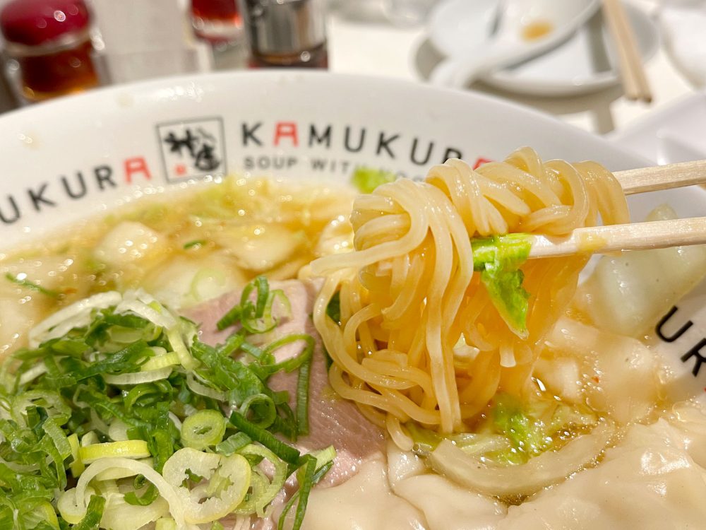 「神座飲茶楼」でワンタンたっぷりラーメンの"雲呑麺"と小籠包と焼き餃子食べたよ！／横浜ジョイナス