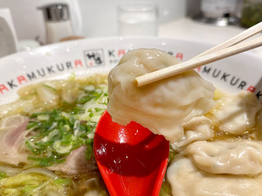 「神座飲茶楼」でワンタンたっぷりラーメンの"雲呑麺"と小籠包と焼き餃子食べたよ！／横浜ジョイナス