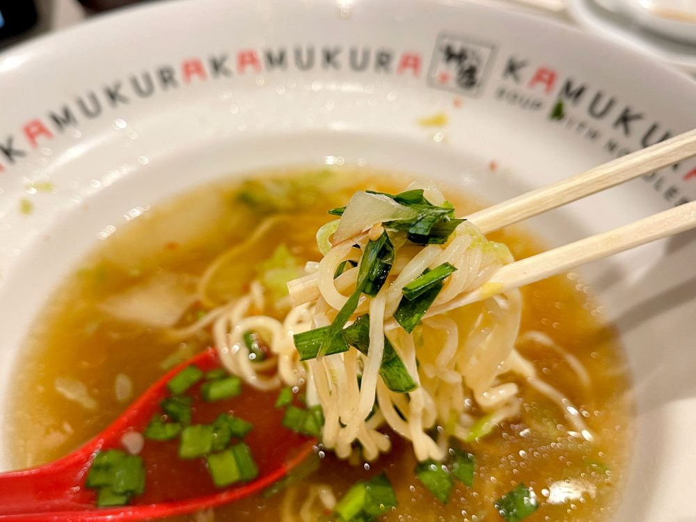 「神座飲茶楼」でワンタンたっぷりラーメンの"雲呑麺"と小籠包と焼き餃子食べたよ！／横浜ジョイナス