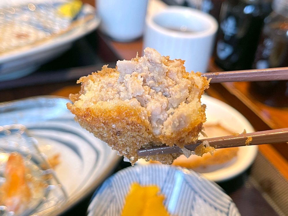 とんかつ「馬車道さくら」で日替わり4種盛り定食、海老フライミックス定食食べた！／横浜・馬車道