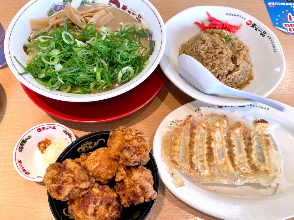 「天下一品」でこってりラーメン、チャーハン、唐揚げ、餃子、こってり杏仁豆腐を食べたよ！