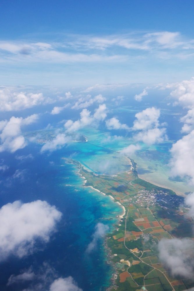 下地島空港からの帰りに飛行機から離島を眺めたよ／沖縄・宮古島