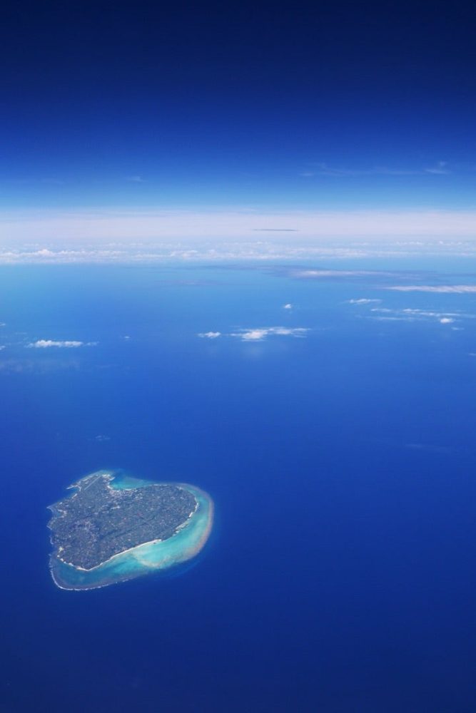 下地島空港からの帰りに飛行機から離島を眺めたよ／沖縄・宮古島