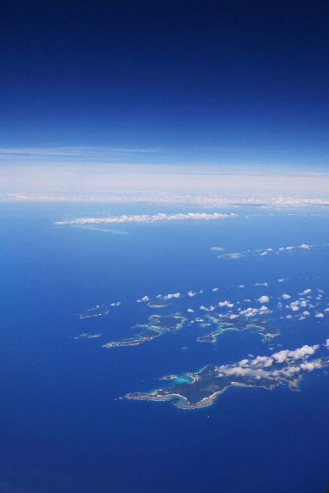 下地島空港からの帰りに飛行機から離島を眺めたよ／沖縄・宮古島