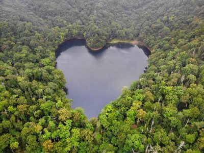 ハート形の幻の湖「豊似湖」までドライブ／北海道えりも町