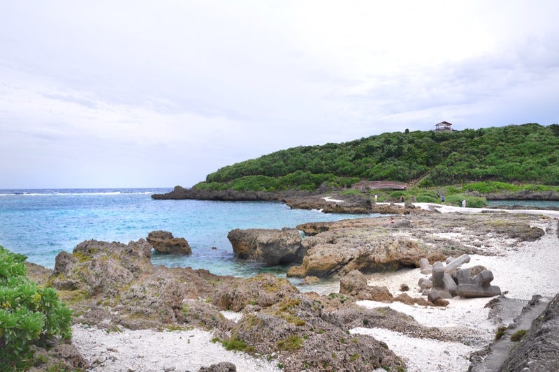 天然の入り江になっている地形を生かした海浜公園「イムギャーマリンガーデン」／宮古島