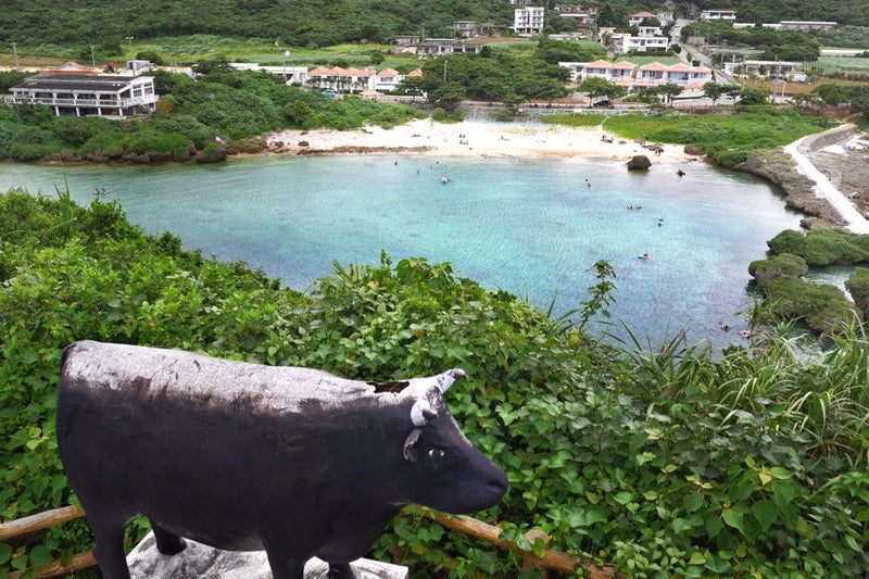 天然の入り江になっている地形を生かした海浜公園「イムギャーマリンガーデン」／宮古島