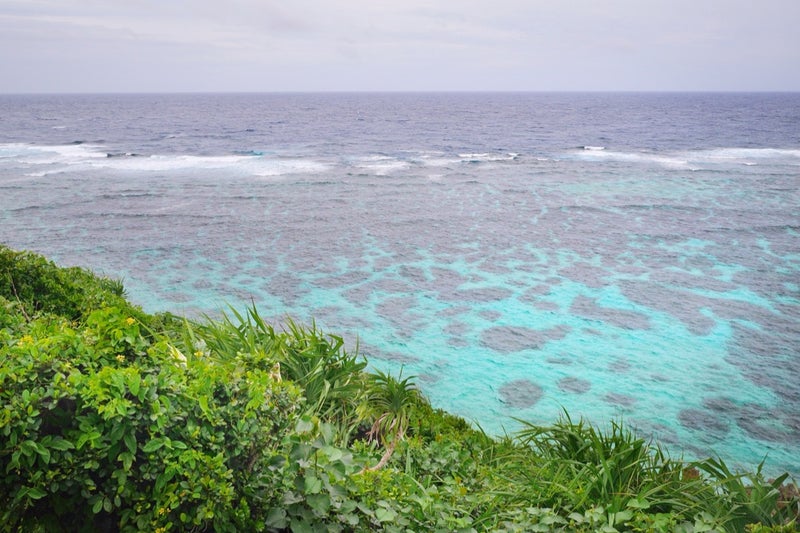 天然の入り江になっている地形を生かした海浜公園「イムギャーマリンガーデン」／宮古島