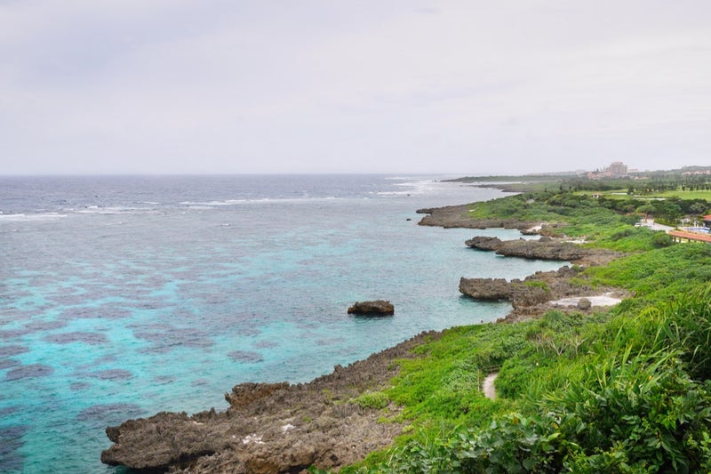 天然の入り江になっている地形を生かした海浜公園「イムギャーマリンガーデン」／宮古島