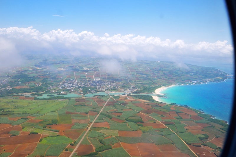 下地島空港からの帰りに飛行機から離島を眺めたよ／沖縄・宮古島