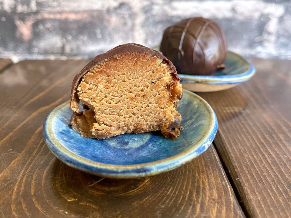 老舗の洋菓子店「喜久家 (きくや)」のラムボールとサバランケーキ買ったよ！／横浜・元町