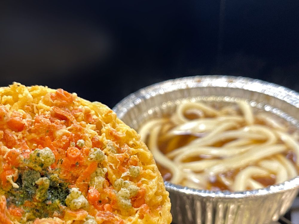 日清「どん兵衛」の特大天ぷらが入った"鍋焼きうどん"を食べたよ！