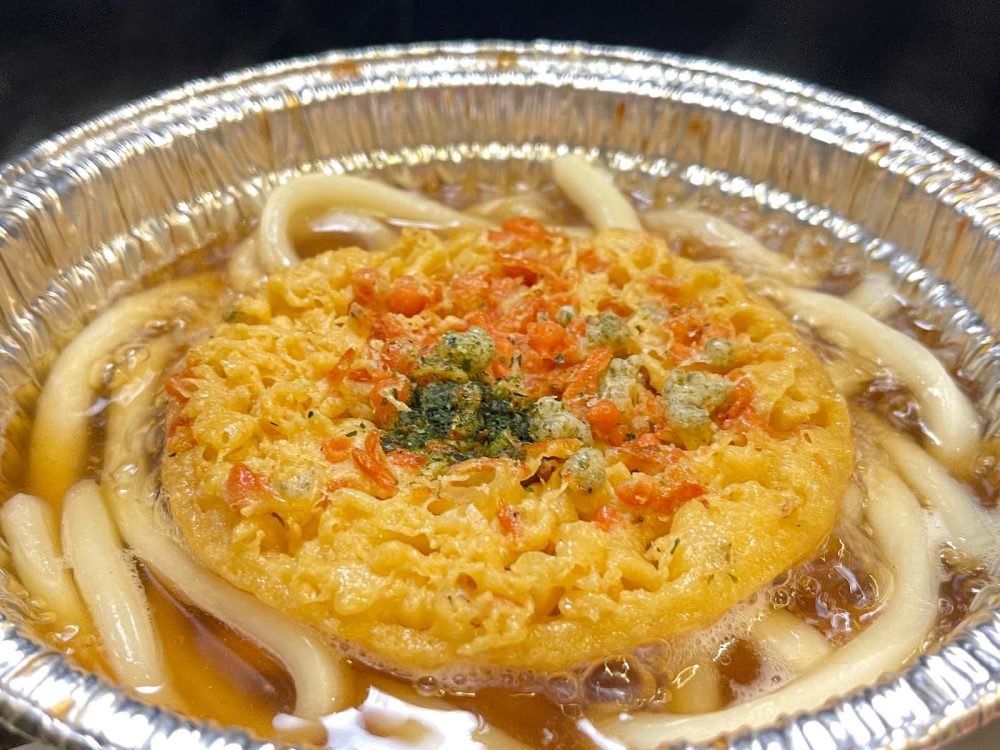 日清「どん兵衛」の特大天ぷらが入った"鍋焼きうどん"を食べたよ！