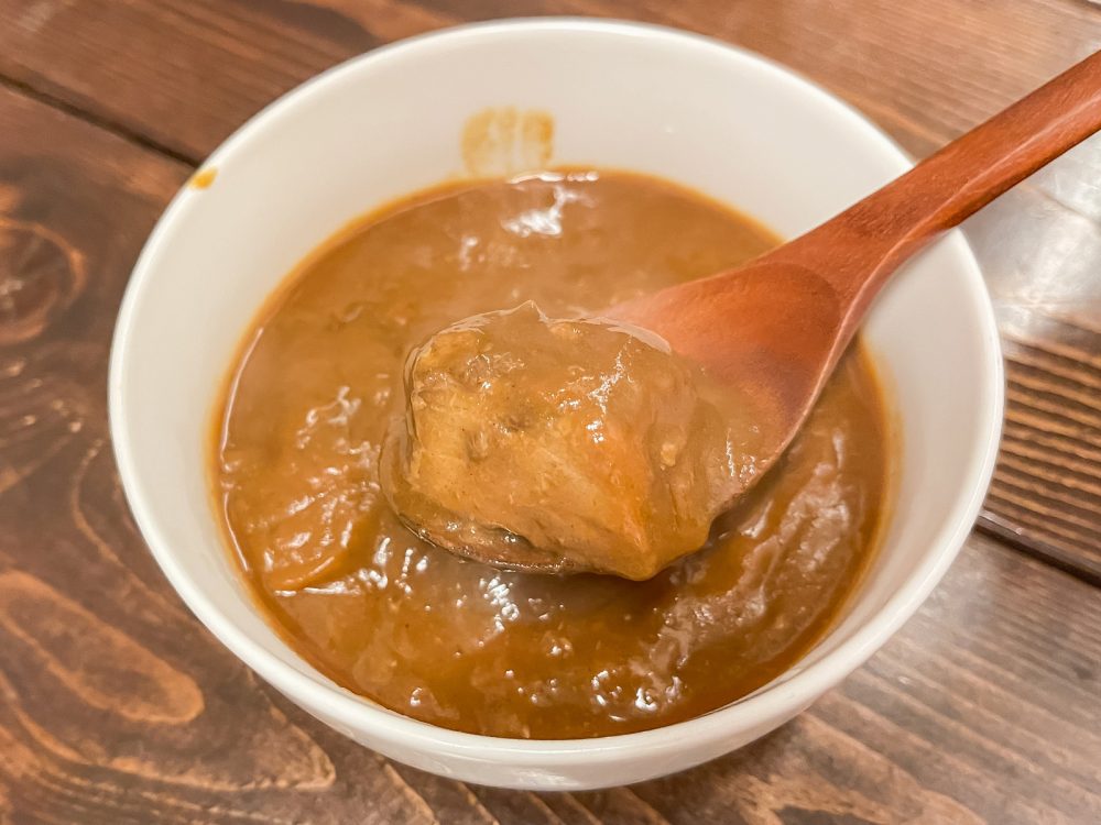 魚喜(2683)の株主優待で、オリジナルレトルトカレーの「まぐろカレー」がきたよ！