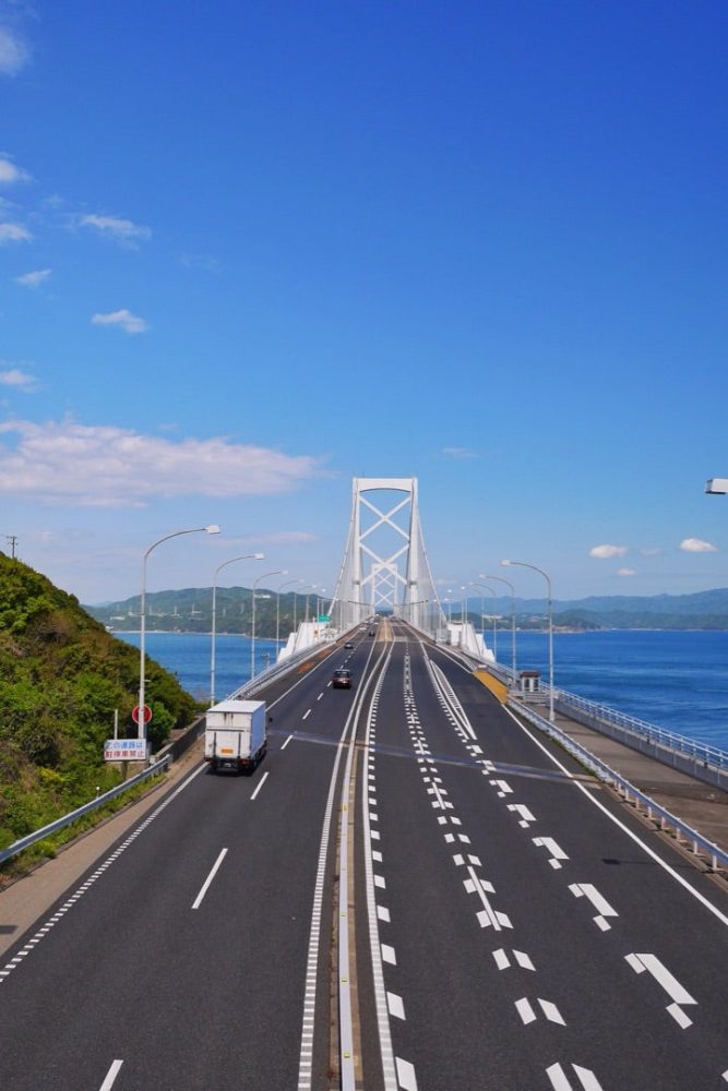 大鳴門橋遊歩道「渦の道」展望台から鳴門の渦潮を間近に見下ろす／徳島県鳴門市