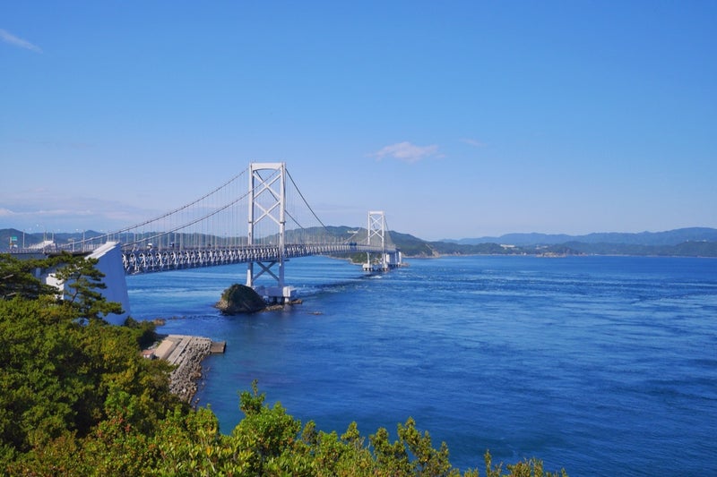 大鳴門橋遊歩道「渦の道」展望台から鳴門の渦潮を間近に見下ろす／徳島県鳴門市