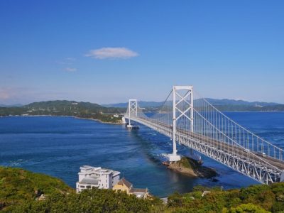 大鳴門橋遊歩道「渦の道」展望台から鳴門の渦潮を間近に見下ろす／徳島県鳴門市