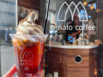 コーヒースタンド「minato coffee」で珈琲ソフトクリームが乗った”コーヒーフロート”飲んだ！／横浜・みなとみらい