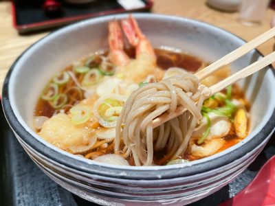 「一灯庵」で”海老天とじ二八そば”と”かしわとじ韃靼そば”食べた！／北海道・新千歳空港