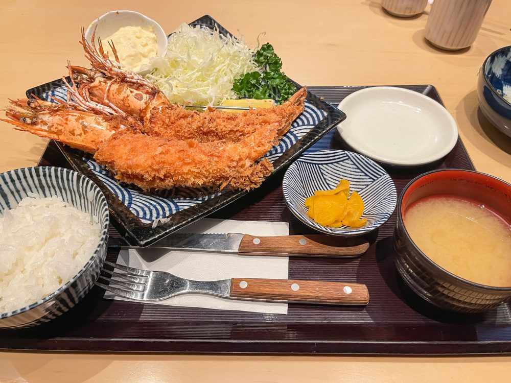 とんかつ「馬車道さくら」で"皇帝の海老フライ"と広島県産牡蠣の"カキフライ"食べた！／横浜・馬車道