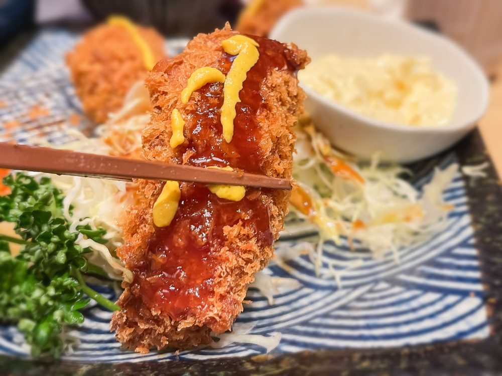 とんかつ「馬車道さくら」で"皇帝の海老フライ"と広島県産牡蠣の"カキフライ"食べた！／横浜・馬車道