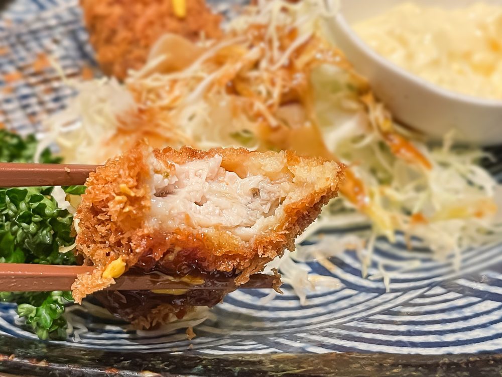 とんかつ「馬車道さくら」で"皇帝の海老フライ"と広島県産牡蠣の"カキフライ"食べた！／横浜・馬車道