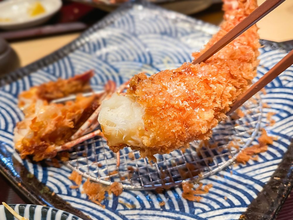 とんかつ「馬車道さくら」で"皇帝の海老フライ"と広島県産牡蠣の"カキフライ"食べた！／横浜・馬車道