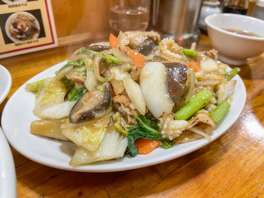 ボリュームたっぷりで有名な「味のラーメン 海賊」で"チャーハン"と"肉うま煮"食べたよ！／横浜・馬車道