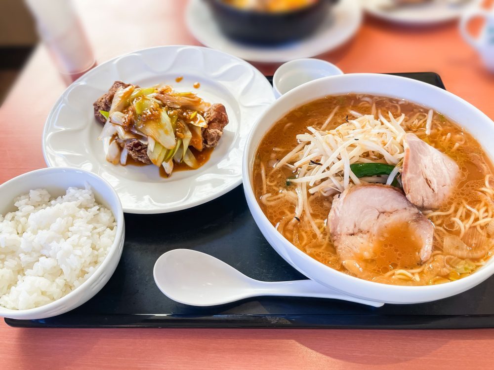 株主優待のQUOカードで、ファミレス「デニーズ」の飯田商店味噌らぁ麺、あめいろたまねぎのスープハンバーグ食べたよ！