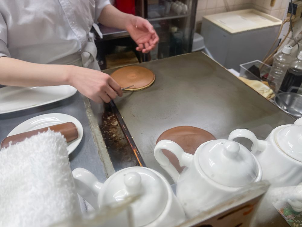 横浜文明堂茶館「ル・カフェ」でどら焼きの皮だけ"パステル"とカステラサンド"明治憧憬"食べた／横浜・伊勢佐木町