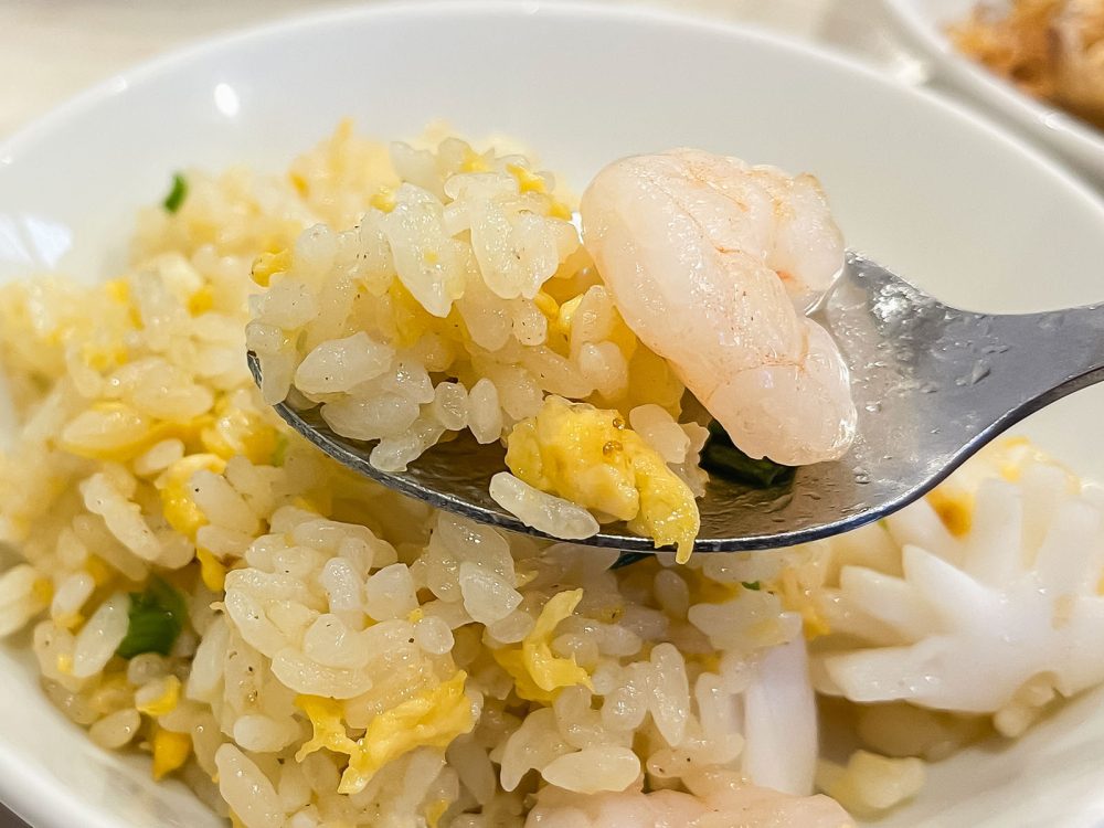 鮮魚店直営「華錦飯店」でソフトシェルクラブのニンニクパン粉炒め、ヤリイカとネギチップの塩胡椒炒め食べた／横浜中華街