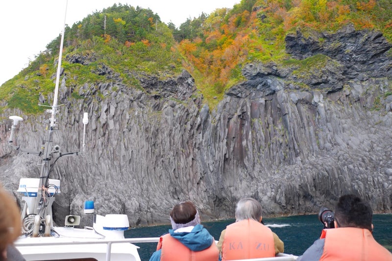 世界自然遺産「知床クルーズ」でカムイワッカの滝と野生のヒグマ見たよ／北海道知床