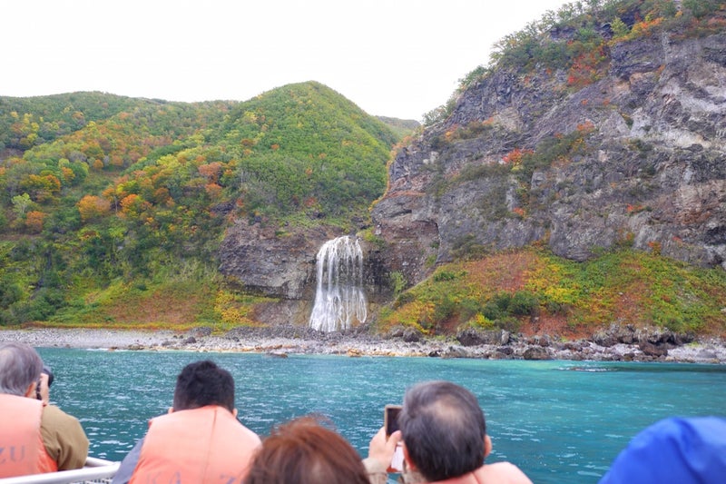 世界自然遺産「知床クルーズ」でカムイワッカの滝と野生のヒグマ見たよ／北海道知床