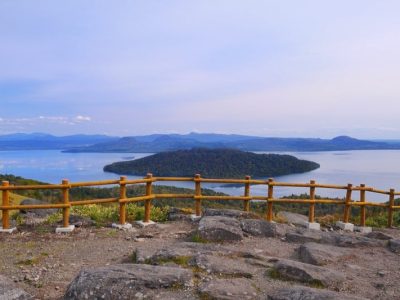 屈斜路湖を一望できる美幌峠の頂上に位置する道の駅「ぐるっとパノラマ美幌峠」