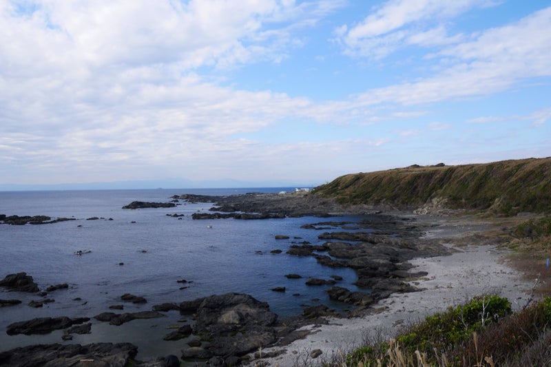 三浦半島の先端に位置する城ヶ島の「ウミウ展望台」と「馬の背洞門」