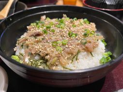 魚バル「まぶしや」でランチの"鯵のなめろうひつまぶし"と"生本マグロ丼"食べた！／横浜・関内