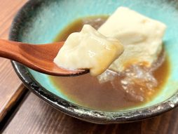 佐賀県産大豆使用した嬉野温泉名物「佐嘉平川屋」の"温泉湯豆腐(胡麻だれ付)"食べたよ！